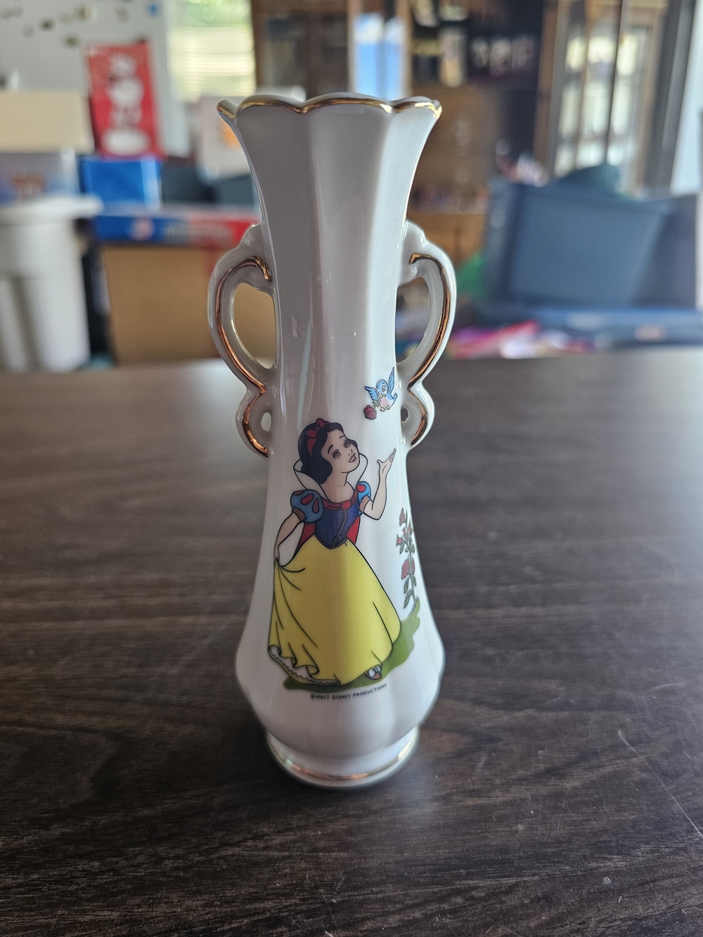 White Porcelain Decorative Vase with Gold Trim - Snow White Motif ❤️💜
